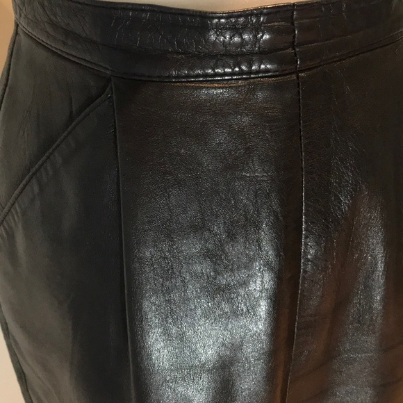 “GIGI BOUTIQUE” Vintage Black Leather Skirt. - Picture 9 of 13